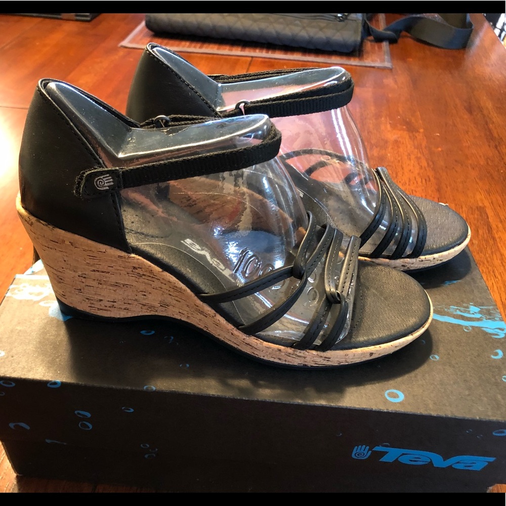 **BRAND NEW** Strappy Teva wedge sandals